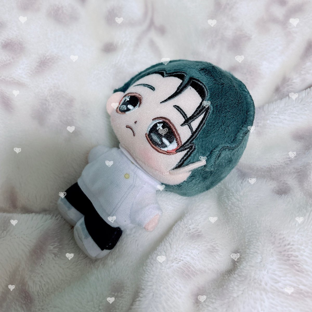 たっちできるぬいのはずなんだけど、全然たっちする気なくて(立たない)可愛いから寝かせてる💙🫶