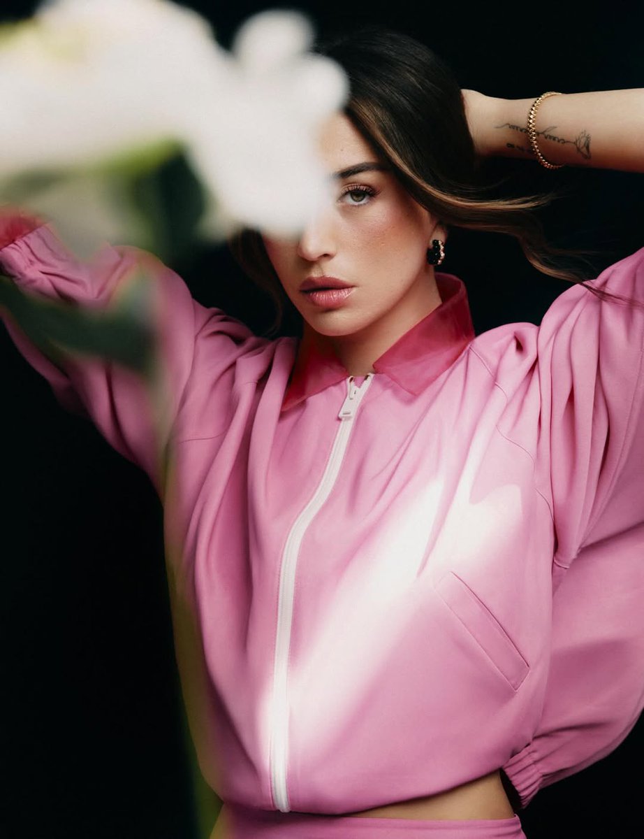 Se da un toque a Dua. Bellísima