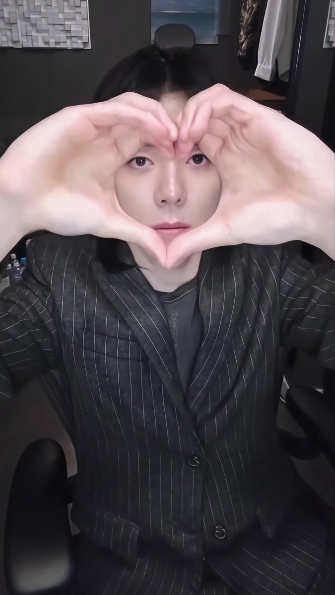 𝓅𝑒𝓇𝒾ྀི tweet media