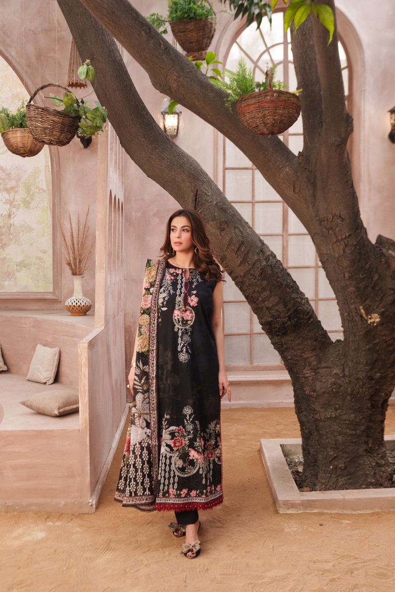 Abukhokhar9299's tweet image. Firdos Lawn: The Name of Quality!

Discover the latest 3pc Digital Printed collection. Sophisticated prints for a perfect summer look.

Available at FAZ Brand House.

WhatsApp: 03403805395

#Firdos #Lawn2026 #DigitalPrint #FAZBrandHouse #Pakistán #fashi #lahore