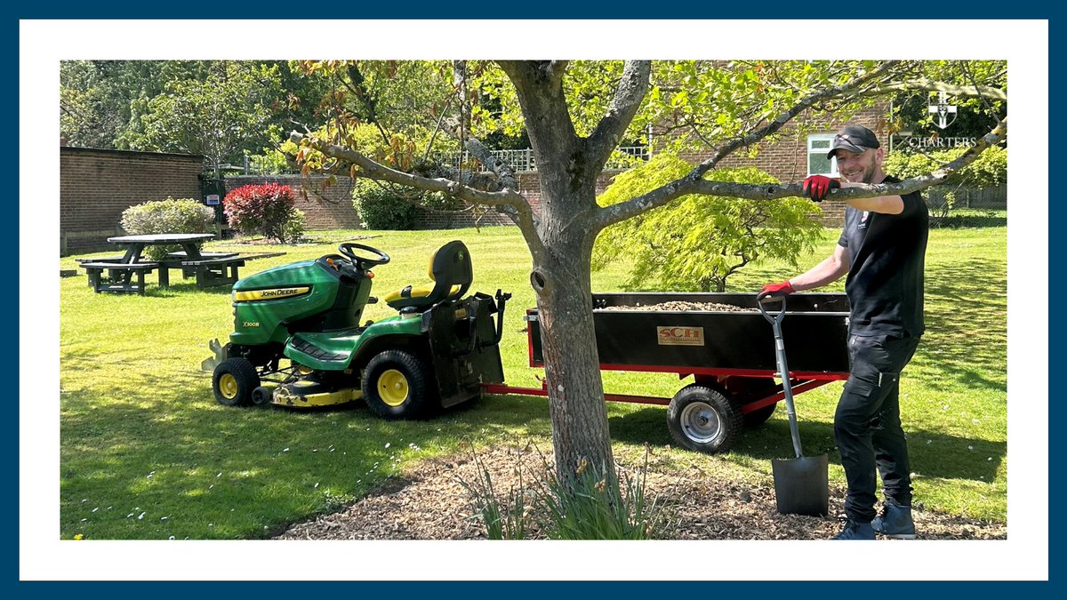 ChartersSchool's tweet image. We are so lucky to have amazing support staff that make our school environment such a welcoming place to study and work.  🌞With the sun shining, Alex who is part of our Site Team is keeping everything in tip top shape. #unity #respect #excellence 🌳🌸🌻