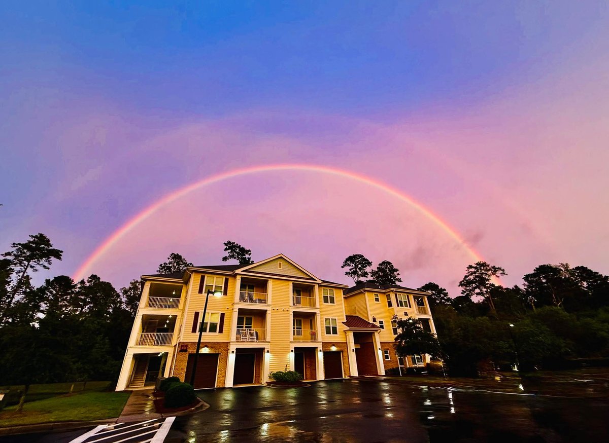 GCIResidential's tweet photo. Happy Earth Day! 🌎🌻🐝🌿☀️ From golden sunsets to shimmering ponds, our communities offer the perfect backdrop to slow down and appreciate the beauty of our planet. https://t.co/YUqdamZg2n