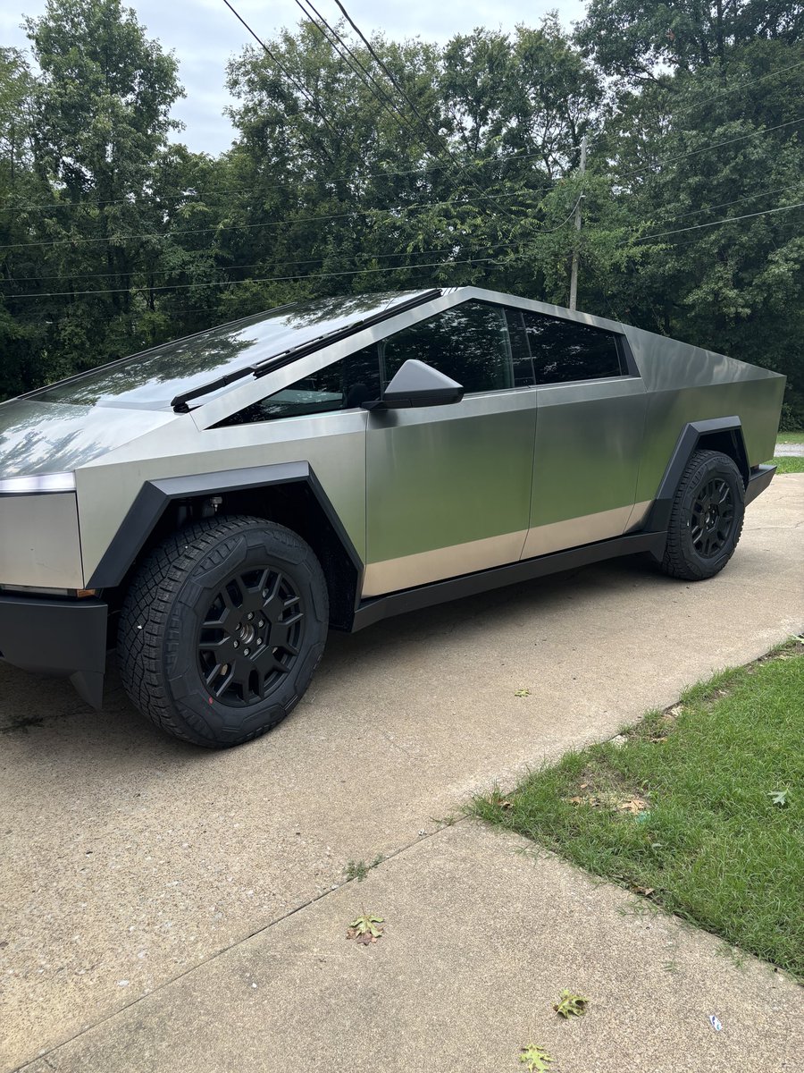 SandyWThompson4's tweet photo. @elonmusk loving my Cybertruck. It just hit over 101,000 miles and it’s still going strong.

Daily driver + long road trips, and it hasn’t missed a beat!

What’s the highest mileage Cybertruck you’ve seen so far? https://t.co/DES8IjGQpH