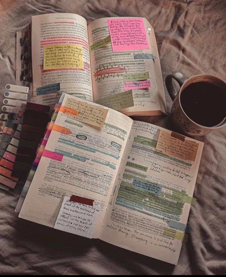 aenylr's tweet image. I don’t ignore people on purpose, I just started a book #booktwt