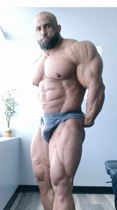 jrasantos100666's tweet image. Fouad Abiad, atleta canadense IFBB, 47 anos, 1, 78cm, 100kg...

#bodybuilder, #bodybuilding, #fisiculturismo, #gym, #bulge, #daddy, #muscle, #musculosos, #culturismo, #fitness, #aesthetics