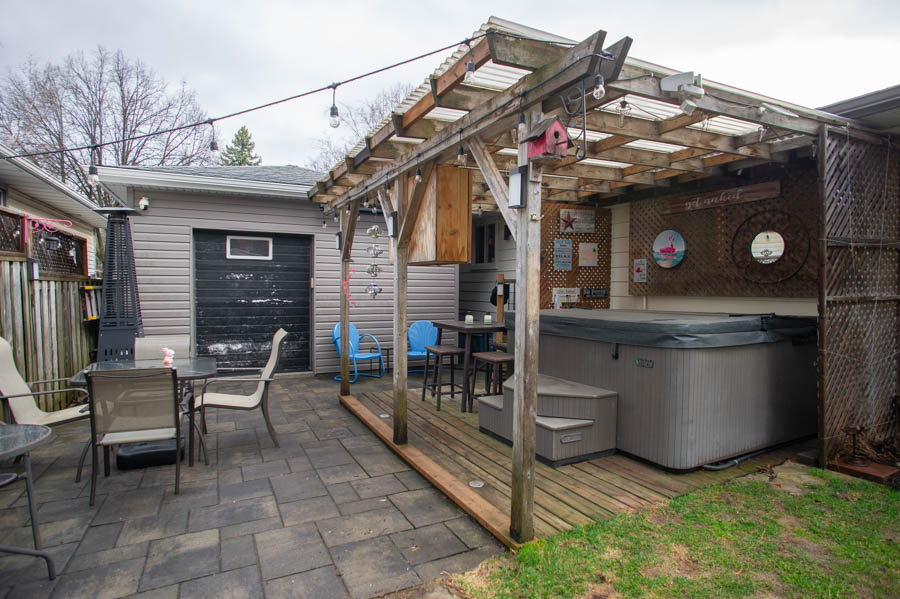 TeamKateAgents's tweet image. #ForSale! 102 Century Hill Drive, #Kitchener is A well-maintained MOVE-IN READY bungalow with 3 bedrooms and 1.5 bathrooms. Listed for $729,900. #RealEstate 

Revel Realty Inc. - The Kate Broddick Team
Stephanie Haefling - Real Estate Sales Representative