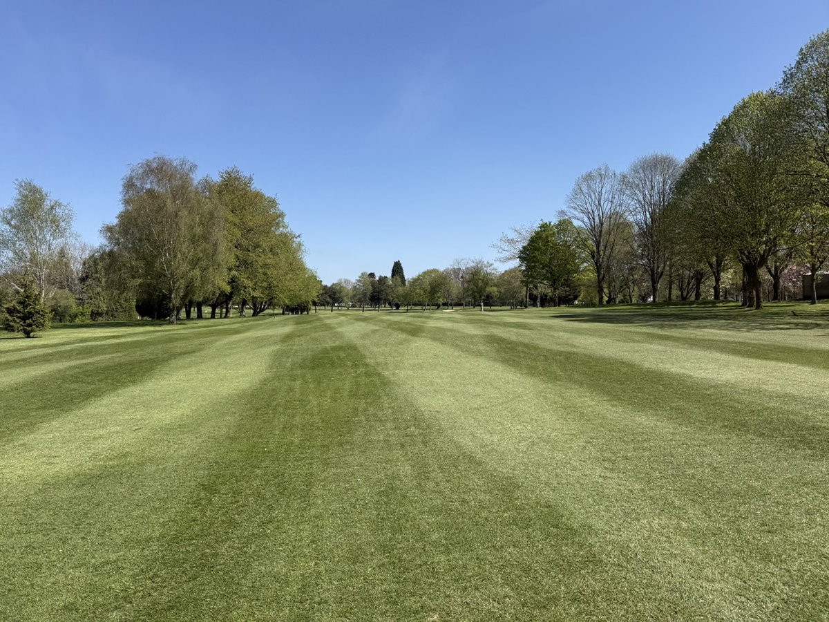 c86low's tweet image. Setup complete for today’s @CoventryRugby golf day! #golf #rugby #greenkeeping #turf #golfcourse
