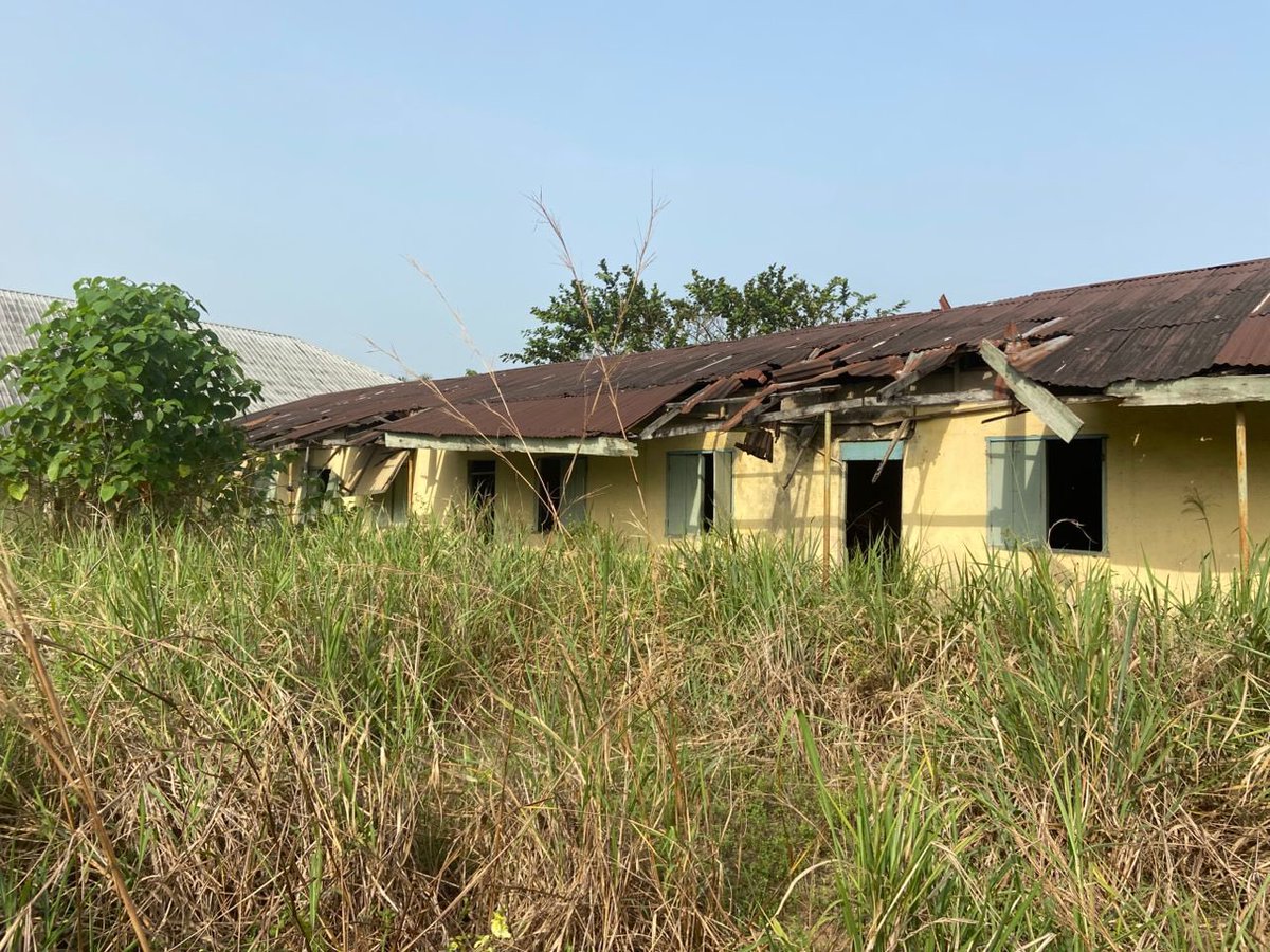 TrackaNG's tweet photo. We'll start...

This is Obite community primary school in Etche LGA, Rivers state and it has been abandoned for over 10 years.

Children whose parents cannot afford private schools are either going to the farm or learning a trade.
Some parents have sent their children out of the community just to attend school in another community, subjecting little children to hours of travel just to access education.

Dear Mr Governor @SimFubaraKSC, Hon @honkelechinwogu, and Hon. Chima Boniface Njoku, The children of Obite community deserve access to quality education! 
We ask that you priortize the reconstruction of this school. 

#FixOurSchools