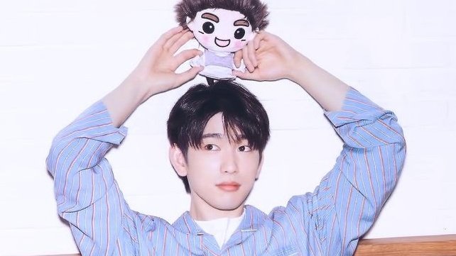 𝕯arren ; tweet media