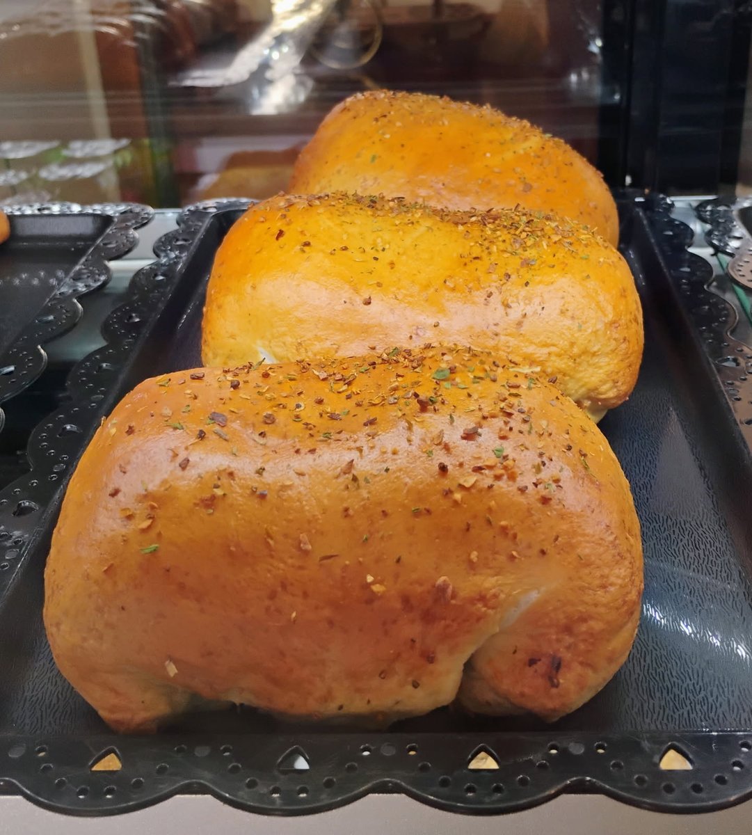 GreenDuckFarms's tweet image. Meatball and swiss calzones out.
Fresh buttery pretzel bread, with meatballs, and cheese inside. 
#bakery