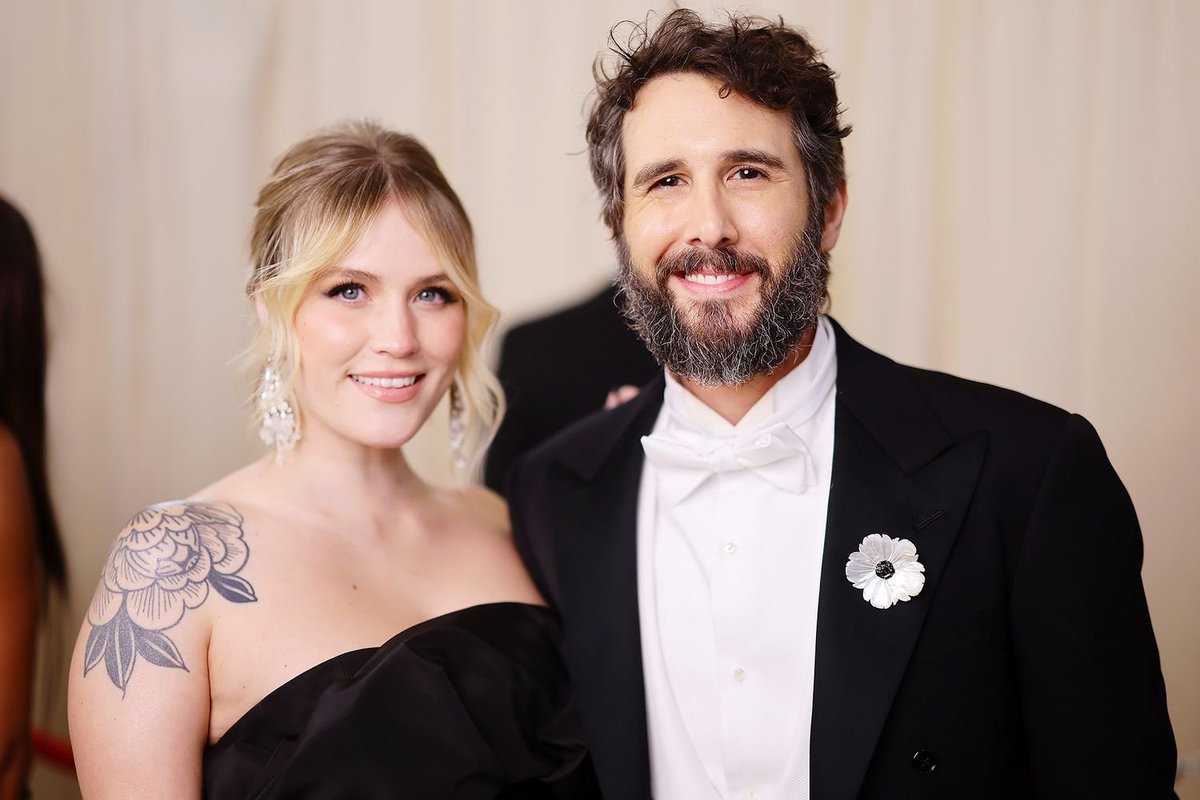 Josh Groban Announces Engagement
papersplanes.com/detail/4650/Jo…