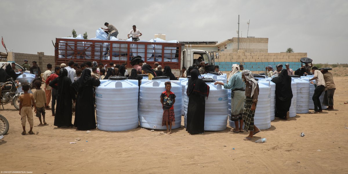 UNICEF_Yemen's tweet image. In response to the floods in #Mokha district, Taiz, #UNICEF swiftly distributed 225 water tanks to support affected communities. These tanks have helped the communities to store &amp;amp;access clean water, reducing the risk of waterborne diseases.
🤝UNICEF remains on the ground for help