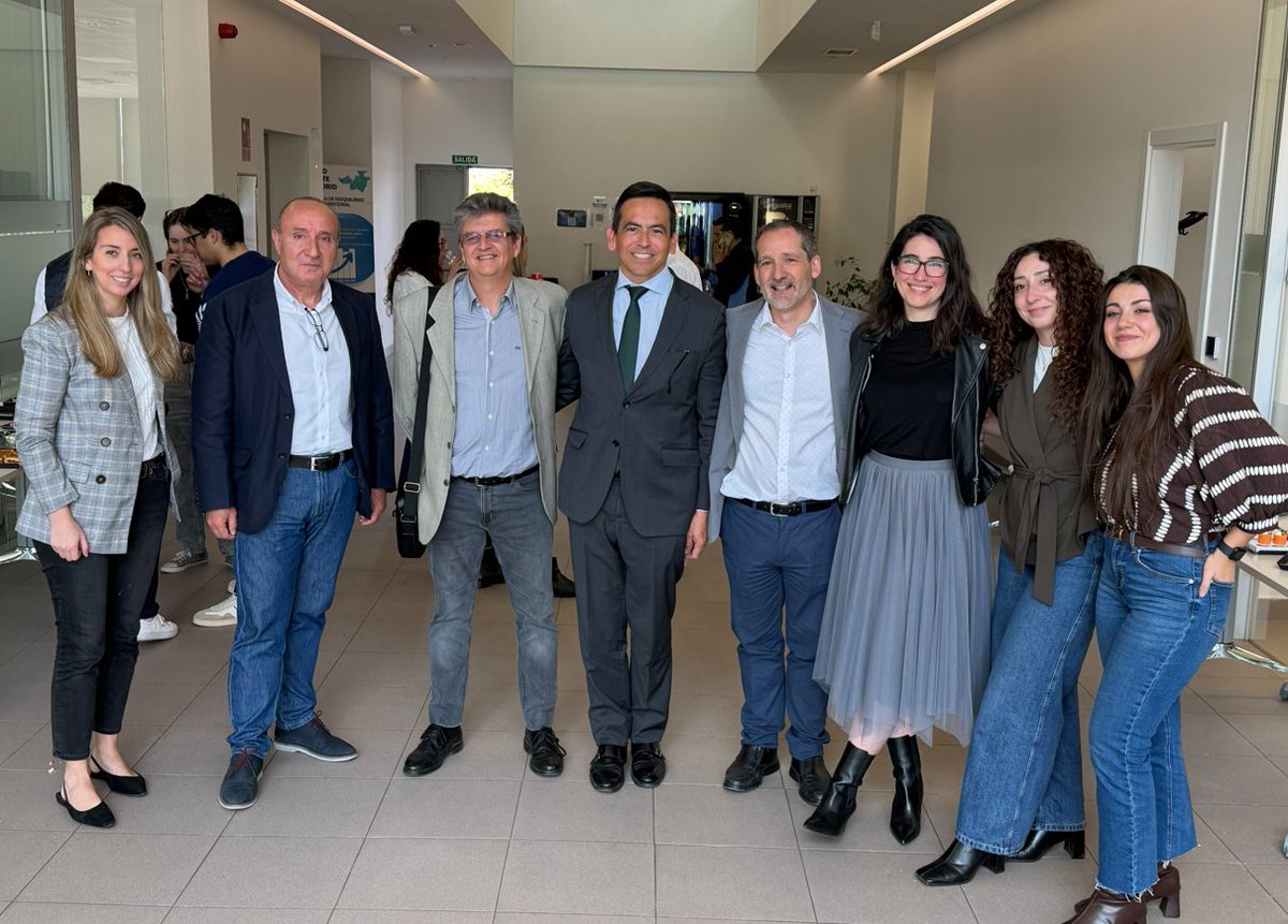 OrlandoChaconT's tweet photo. Esta mañana he participado en el cierre del Health, Food &amp; Industry 4.0 Forum en la  @FivVillaverde.

Nuestro distrito une tradición industrial, innovación y talento para seguir generando empleo y oportunidades.

#Villaverde es presente y futuro de Madrid. https://t.co/eLTHwpXNTt