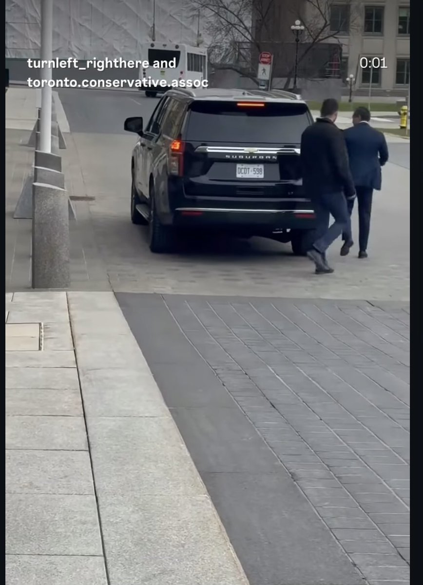 Pierre Poilievre being chauffeured around like a celebrity or elite with taxpayer’s money. The chauffeur even opens the door for him. Weird that Pierre likes to continuously remind Canadians that he’s anti-elite? Yet here he is loving every minute! Hypocrite?!