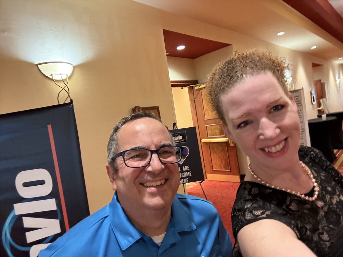 WrittenByMurphy's tweet image. My first @CAVLO  connection is with the mastermind  Mike brown-Cestero
@Vegas_AV_Ace 

Let the expo festivities begin!

#avtweeps  #avpm #nashville