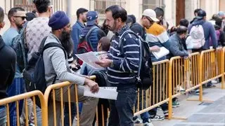 EugenioValle64's tweet image. 😡 Sánchez regulariza a 500.000 ilegales GRATIS. 
Al mismo tiempo sube un 42% la cuota a más de un millón de autónomos. 

ELLOS COBRAN. TU PAGAS.

Y encima te pide el voto el muy cabron. 🇪🇸🔥 #Autónomos #Regularización #Sánchez