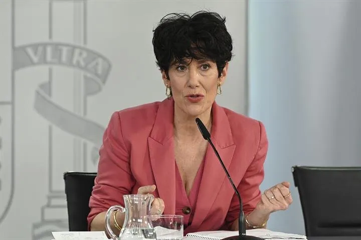 EugenioValle64's tweet image. 😡 Sánchez regulariza a 500.000 ilegales GRATIS. 
Al mismo tiempo sube un 42% la cuota a más de un millón de autónomos. 

ELLOS COBRAN. TU PAGAS.

Y encima te pide el voto el muy cabron. 🇪🇸🔥 #Autónomos #Regularización #Sánchez