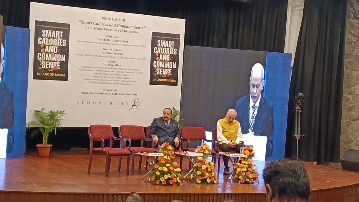 docanoopmisra's tweet image. Full house at book launch with Hon'ble Minister @DrJitendraSingh &amp;amp; Dr Narottam Puri. Book "Smart #Calories &amp;amp; #CommonSense"  with Indians #diets at its core. With over 500 references, it is truly evidence based and for everybody including #doctors, #nutritionist  &amp;amp; general public