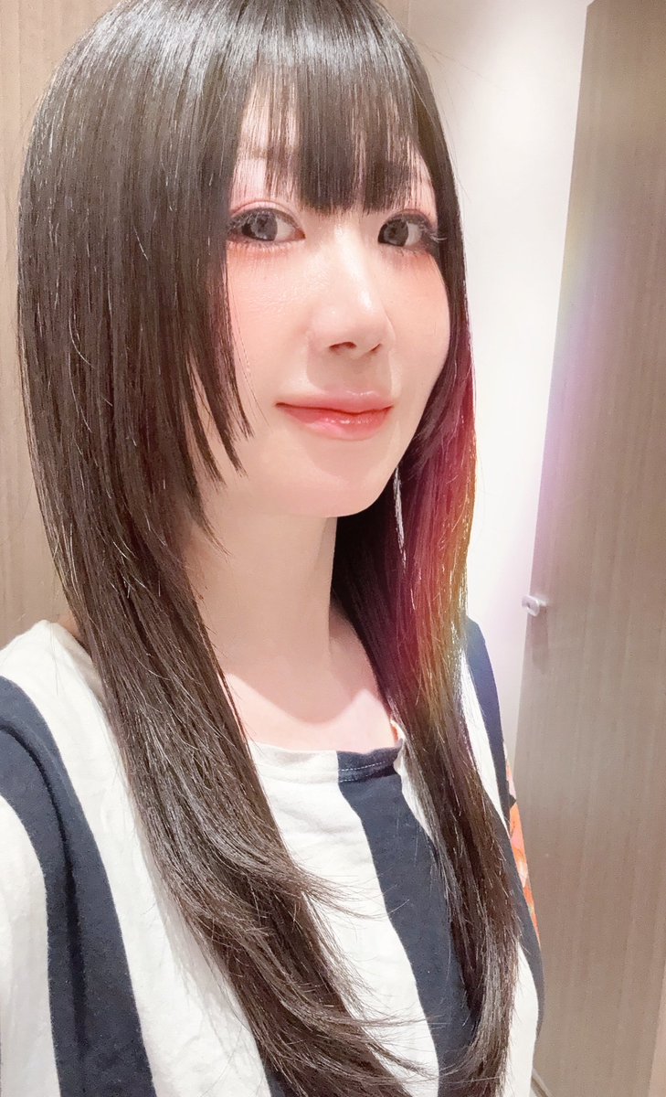 central_field_'s tweet photo. 【2026年最強「縁結びメイク」決定版】

神職×メイクアップアーティストが
陰陽五行で完全解説💄✨

〜明日から運命が変わる〜
最強の「良縁引き寄せメイク」まとめました🔥

☀️ 2026年ラッキーカラー
オレンジ・ゴールド・イエロー（太陽カラー）
→ 瞳の上やハイライトにゴールドラメを仕込むと…
ステータス高め・経済力ある相手との縁が爆上がり💸

💘 観相学の神ポイント
左目尻＝相手から受ける愛情
右目尻＝自分が発する愛情
→ 両目尻をピンクオレンジ（コーラル）で
彩ると恋が加速⤴️

💋 下唇を少し厚く見せるだけで「愛され相」完成
※片思い中の方に特におすすめ

💧 2026年は「水の年」
ツヤ肌・ツヤ髪・涙袋・唇の潤いが最重要✨
水の気が満ちると縁がスルスル流れる
（風水的に最強◉)

✍️ 最強桃花相テク
目尻付近にほくろを描くだけで異性を惹きつける「桃花運」が爆発(モテ期を強制起動🔥)

🧴 土台が全て
ベースメイクを丁寧に整える＝五行の「土」を安定
土台がしっかりしてこそ良縁は根付きます ☯️

【「今」の状態を良い方向に導けば、未来は変えられる】

皆様の未来が幸せに満ちたものとなりますよう、心を込めてお祈り申し上げます🤲✨