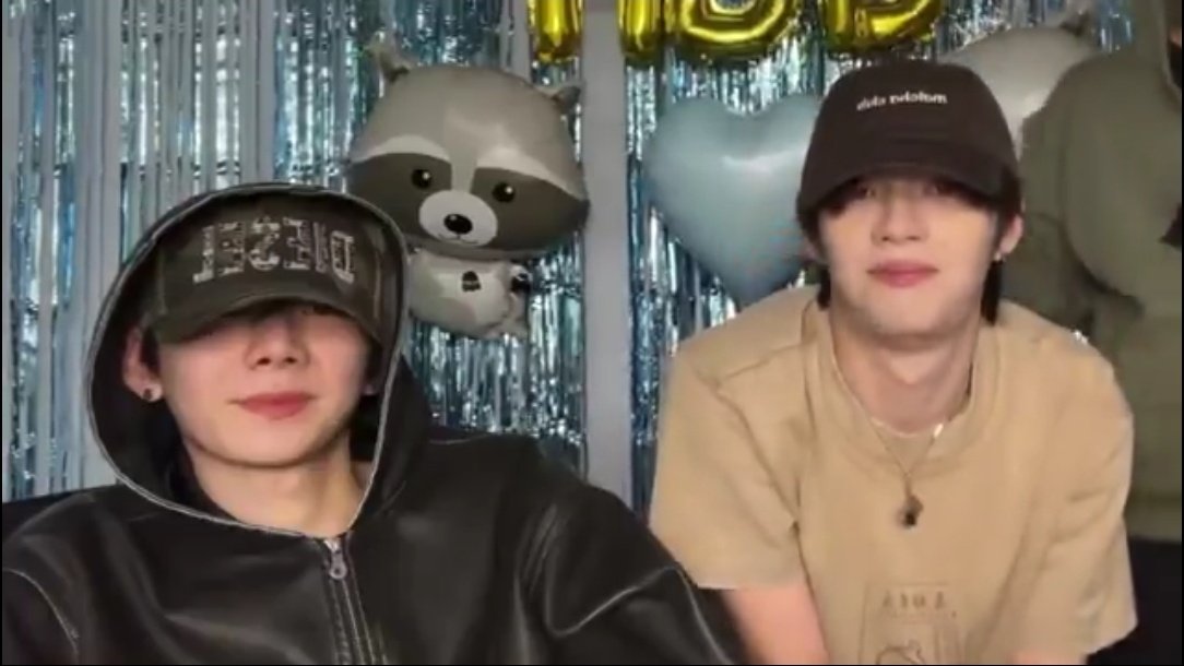 Emoria💬✨ | lost in JL reverie | ❤️‍🔥🌟🦝🎶📚 tweet media