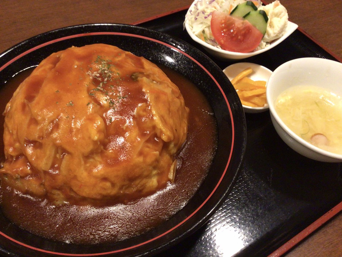 chukakenshin's tweet photo. こんにちは中華彩館剣心です！
今週の週替わり定食は「天津飯」になります🍚🥚
(スープ、サラダ、おしんこ付き)
税込1.200円でご用意しております😋
4月27日(月)までのご提供です！
皆さまのご来店お待ちしております🤗

早くも桜が舞い始めていますね…
儚さの中にも美しさを感じます🌸🥹 https://t.co/zHJUVXwqw1