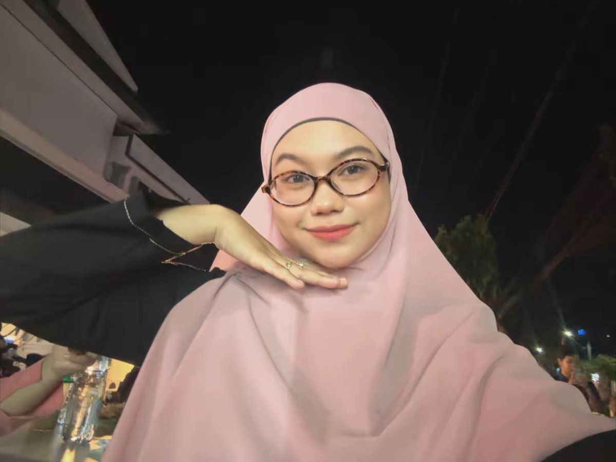 teye sibuk revisian 🌸✨💗🦩 tweet media