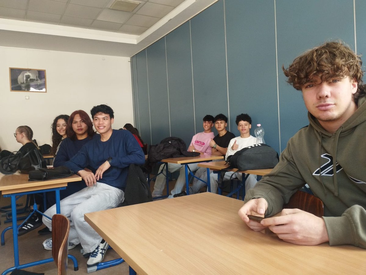 IES Clara del Rey tweet media