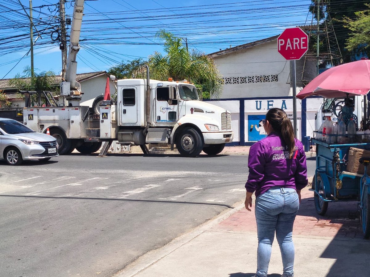 gobersantaelena's tweet image. 📍#Ancón | La Tenencia Política de Ancón articuló acciones junto al @ministerioeducacionecuador , @cnelep.ec y el @mit_ecuador para fortalecer el entorno educativo de la parroquia.

#ElNuevoEcuador