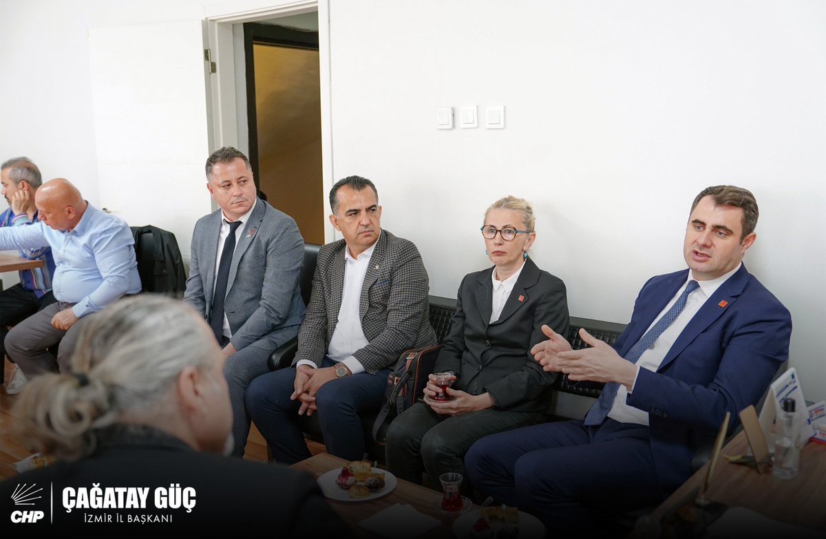 GucCagatay's tweet photo. CHP İzmir İl Yöneticimiz Vala Peker ile birlikte Eğitim-İş İzmir şube başkanlarıyla bir araya geldik.

Yaşanan acı kayıpların üzüntüsünü paylaşırken; eğitimde güvenlik ve öğretmenlerimize yönelik şiddete karşı ortak mücadele kararlılığımızı vurguladık.

Eğitim emekçilerimizin yanındayız, çocuklarımızın geleceğini korumakta kararlıyız.