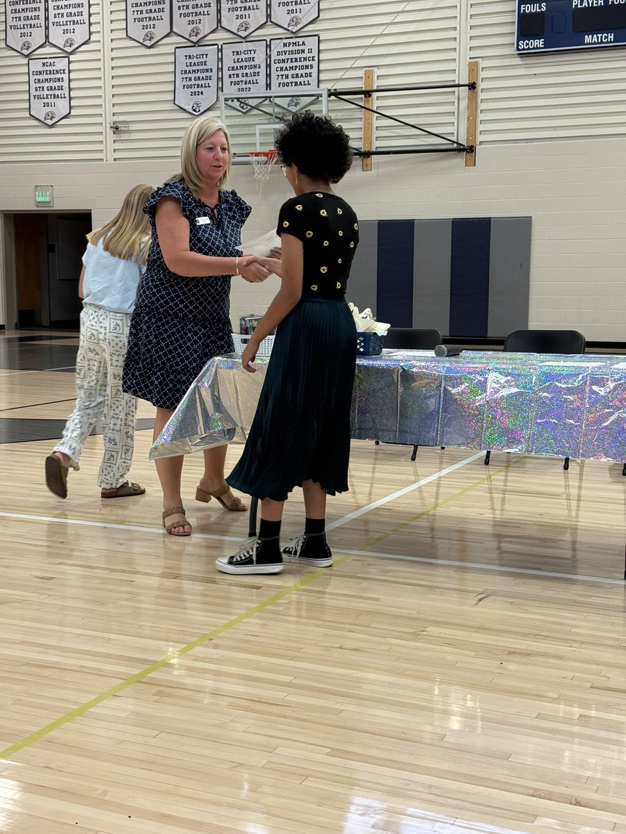 5280Keith's tweet image. Sam was inducted in the National Junior Honors Society with Severance Middle School last night. She’s never short of amazing 🥹

#dadlife
#girldad
