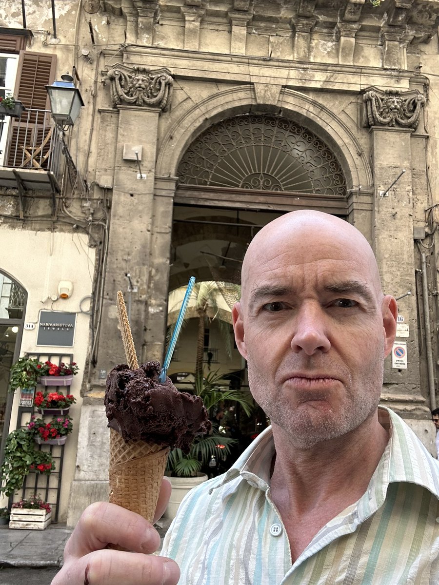 kaarvok's tweet photo. New update from my writecation. Been doing 1K words every day for the last few days. Total wordcount now 24K. Fifth book in The Last Navigator series. ✨🚀✨ Had to celebrate with some gelato! 🥳 Ciao ciao! https://t.co/JCkHM4xuAM