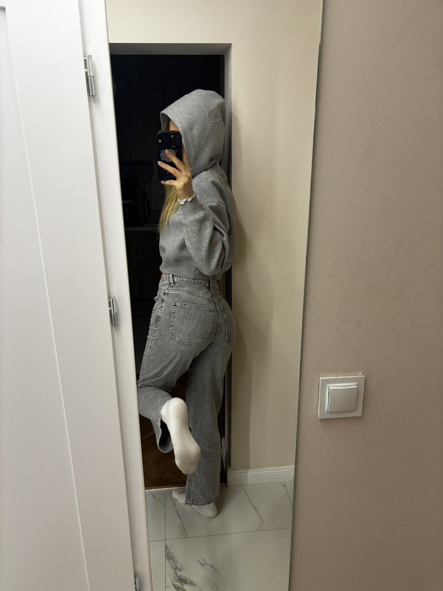👑 𝑄𝑢𝑒𝑒𝑛 𝐾𝑖𝑛𝑔𝑎 👑 1,9𝐤 💸 tweet media