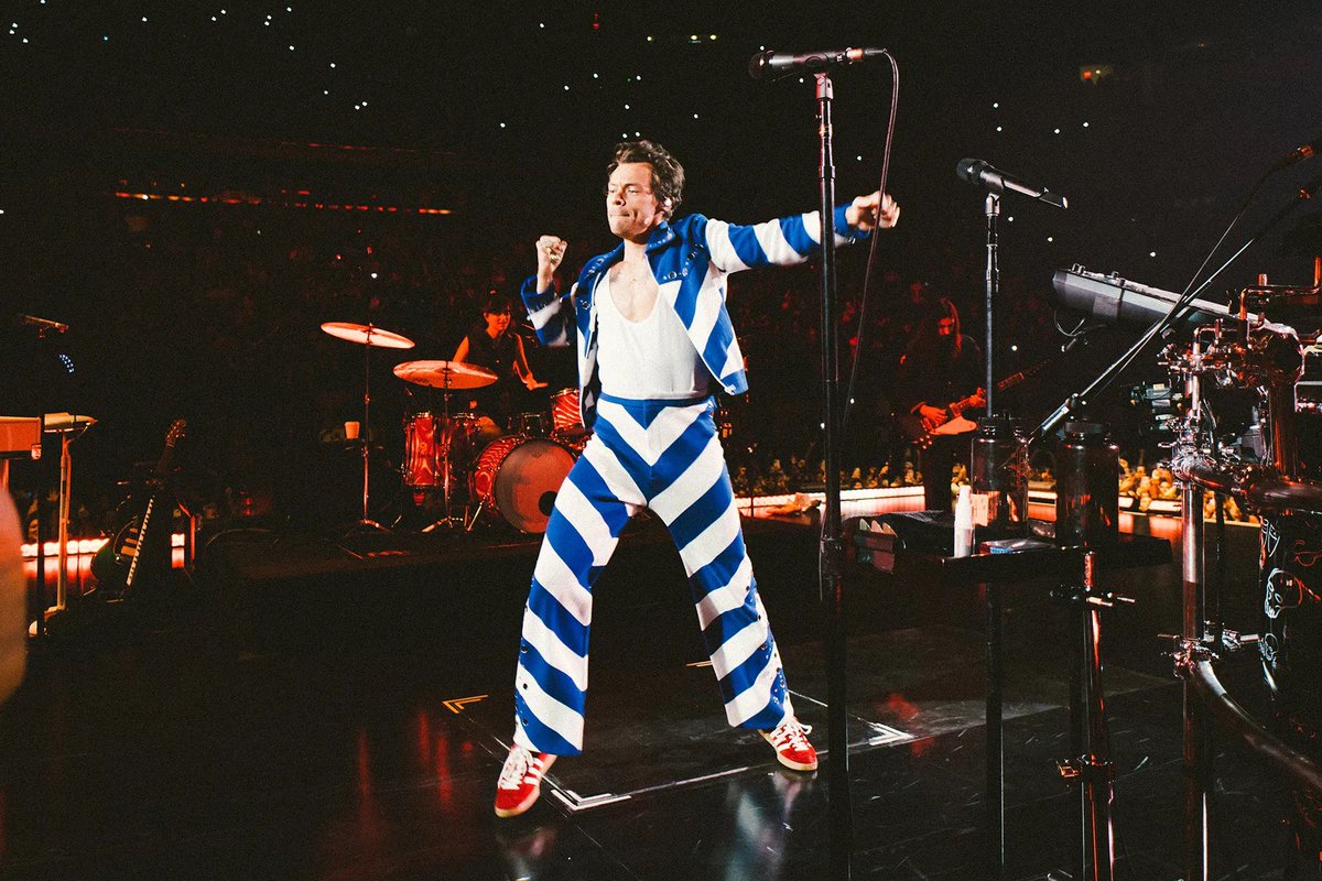 #EsTendencia: Ticketmaster ha cancelado miles de entradas compradas por revendedores para la residencia de Harry Styles en el Madison Square Garden 📍

La empresa ahora está trabajando con su equipo para vender esas entradas a los fans al precio original.