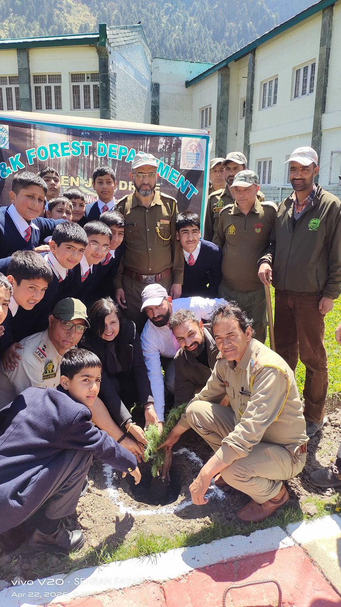 PahalgamAGPS's tweet photo. World Earth Day 🌍🌱 celebration at AGPS Pahalgam in collaboration with Divisional Forestry Deptt Anantnag @NorthernComd_IA @ChinarcorpsIA @AnantnagDIPRC @JandKTourism @mygovindia @moefcc https://t.co/JXkScbdO0A