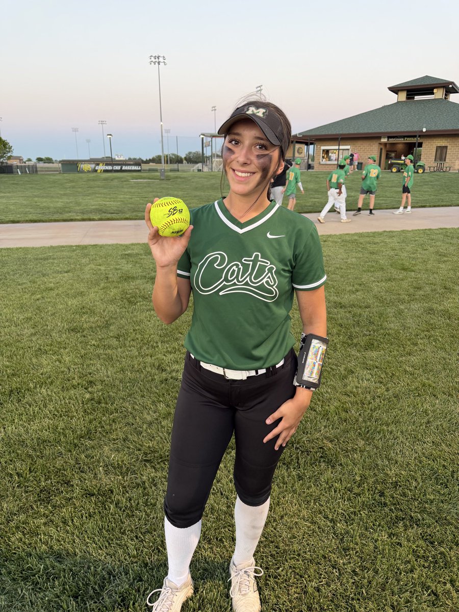 MonroeAlderson's tweet photo. First 3 run homerun for Mulvane Varsity! #2029 https://t.co/Ukr0CAz5p7