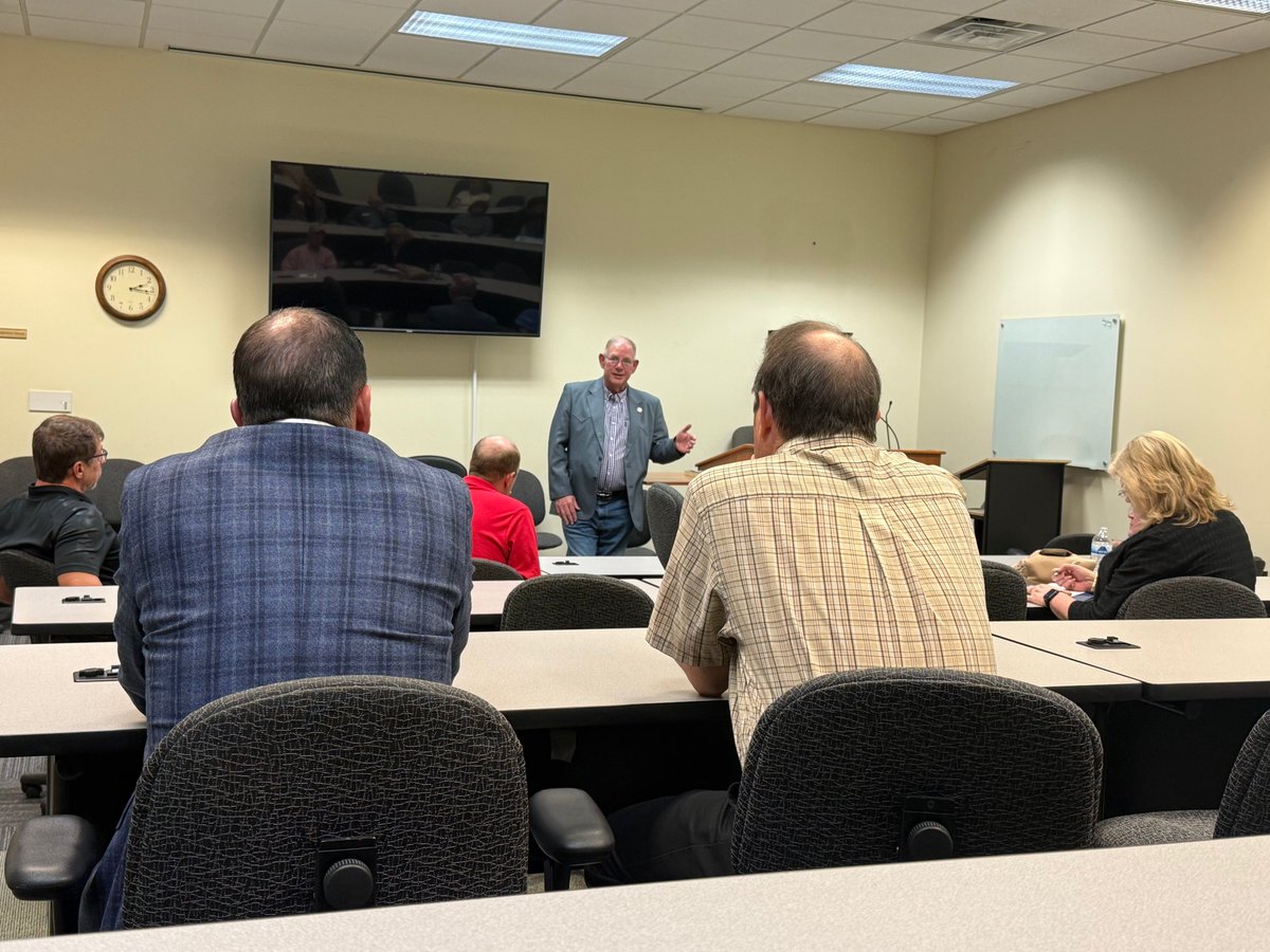 DanHawkinsKS's tweet image. Thank you to the folks in Barton County for hosting a great meet and greet yesterday.

We had a productive roundtable with local leaders discussing property taxes, higher education, and my plans for the Insurance Department. #ksleg

I'm looking forward to continuing these