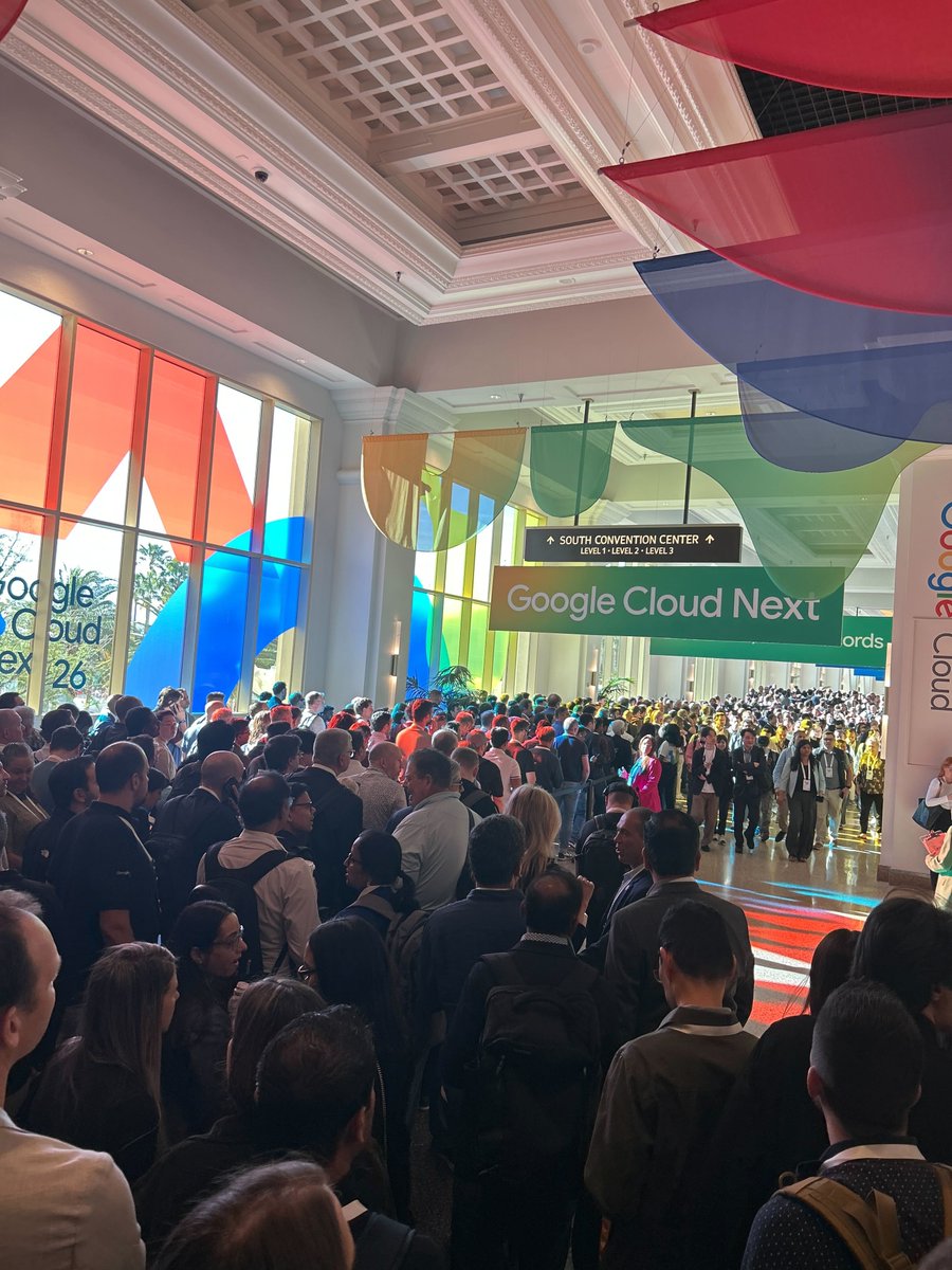 ☁️ We are loving the energy at #GoogleCloudNext! Come visit us at booth 3305 for our daily raffle to win a Nintendo Switch, play our scratcher game for swag, get a custom demo, and say hi to the herd!