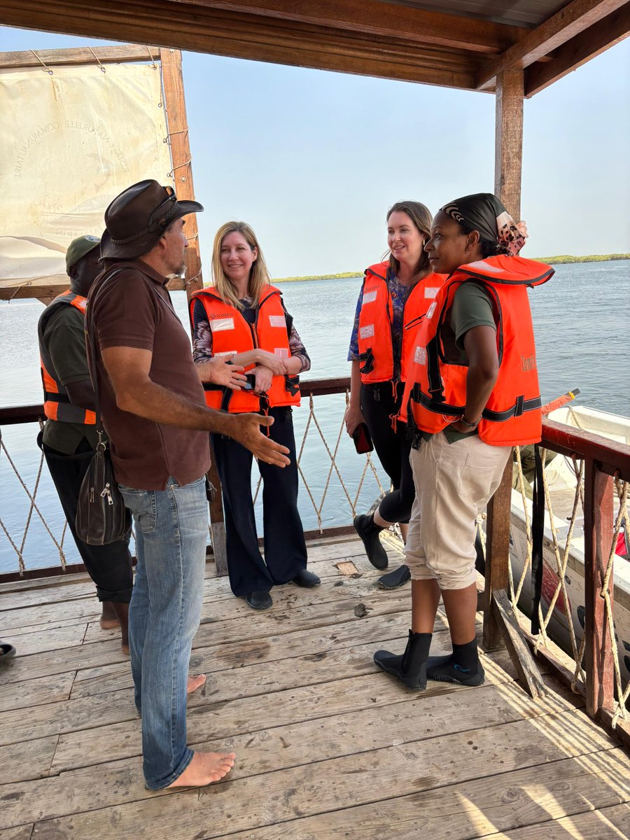 CanEmbSenegal's tweet photo. Climate finance in action in Sine Saloum! Assistant Deputy Minister for Africa @Cheryl_Urban met with the women of the Natur’Elles project (@Socodevi): coastal protection, sustainable economy, local solutions. #CanadainSenegal @CanadaDev https://t.co/e3cF9q8arN