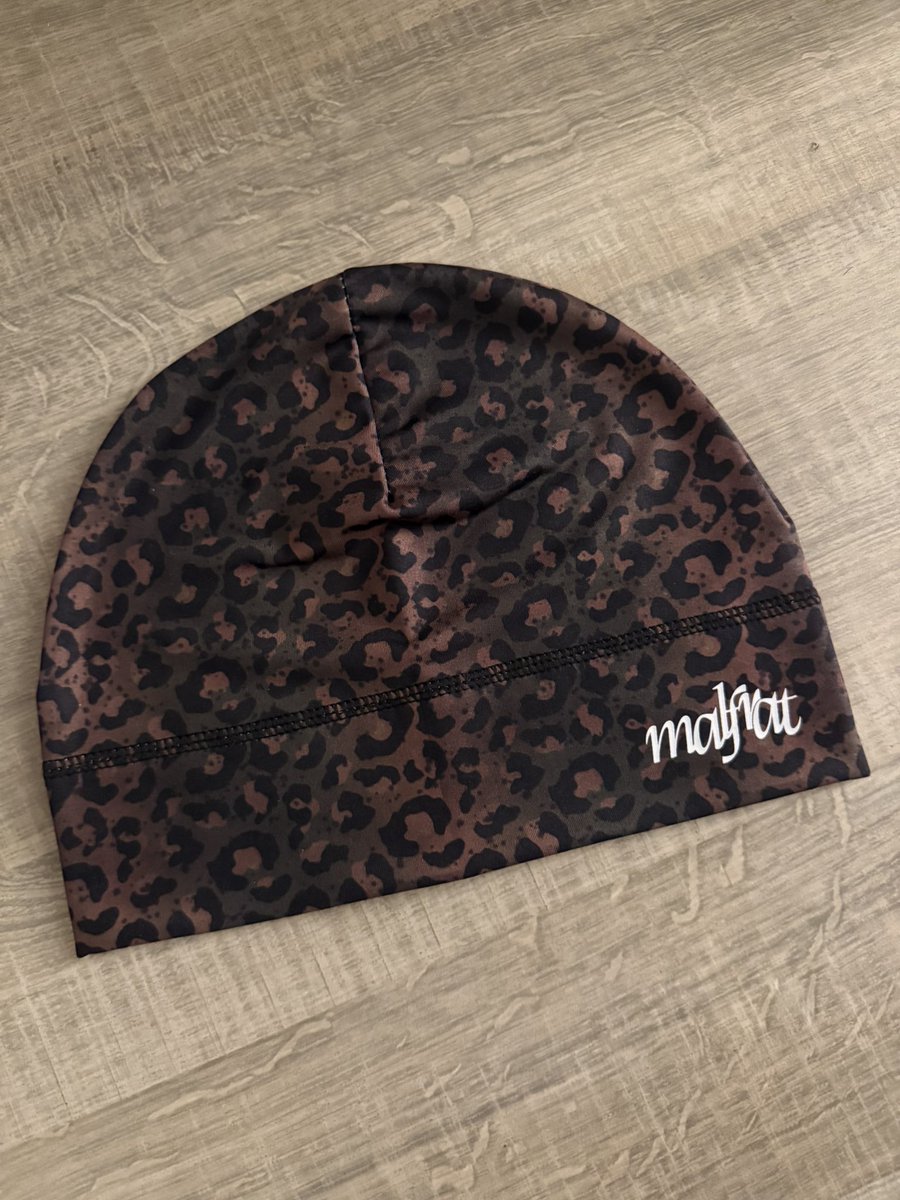 eulzzskit's tweet image. Ouais Achetez mes bonnets #swag