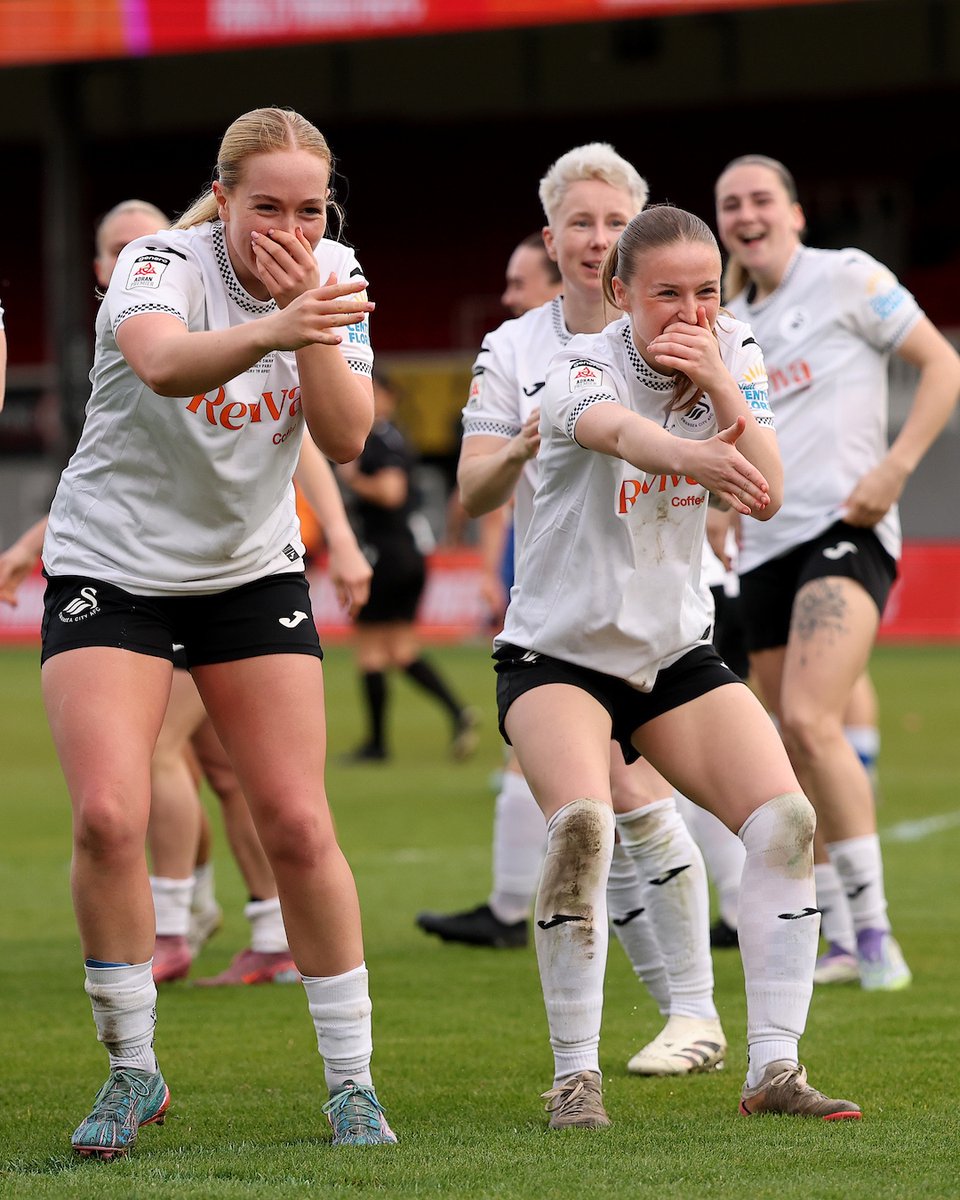 FAWales's tweet photo. A game that will live long in the memory 😍

📷 View the full gallery and buy images from the #ButeEnergyWelshCup Final 👇