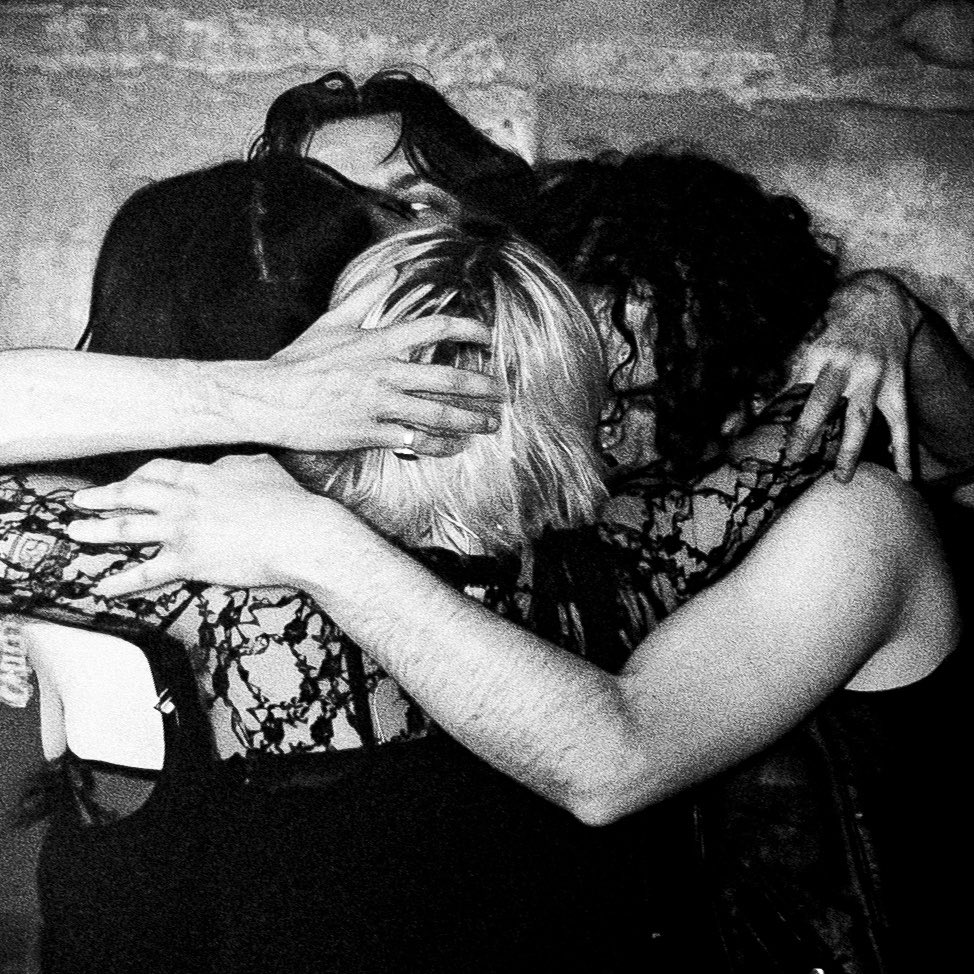 nieve ella tweet media