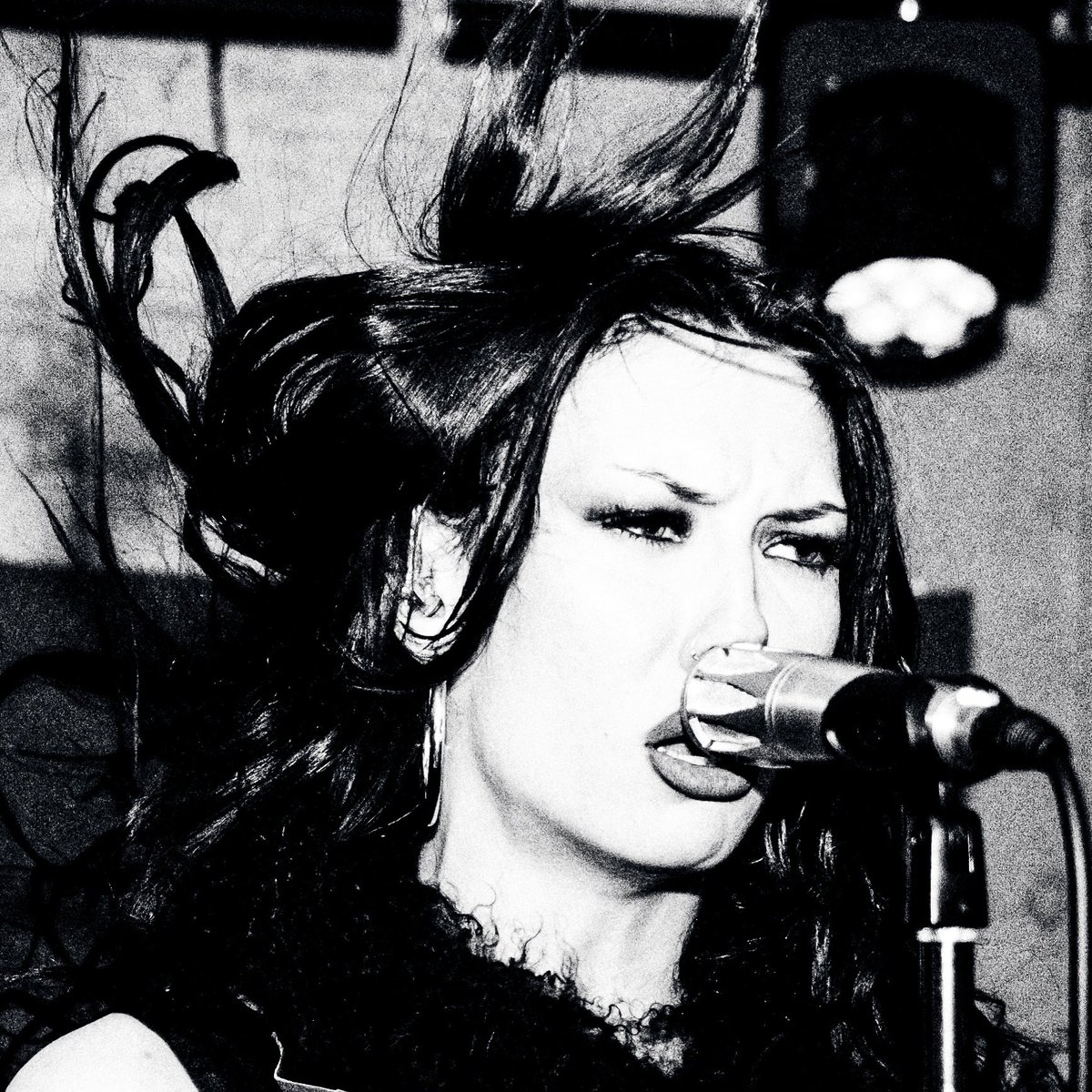 nieve ella tweet media