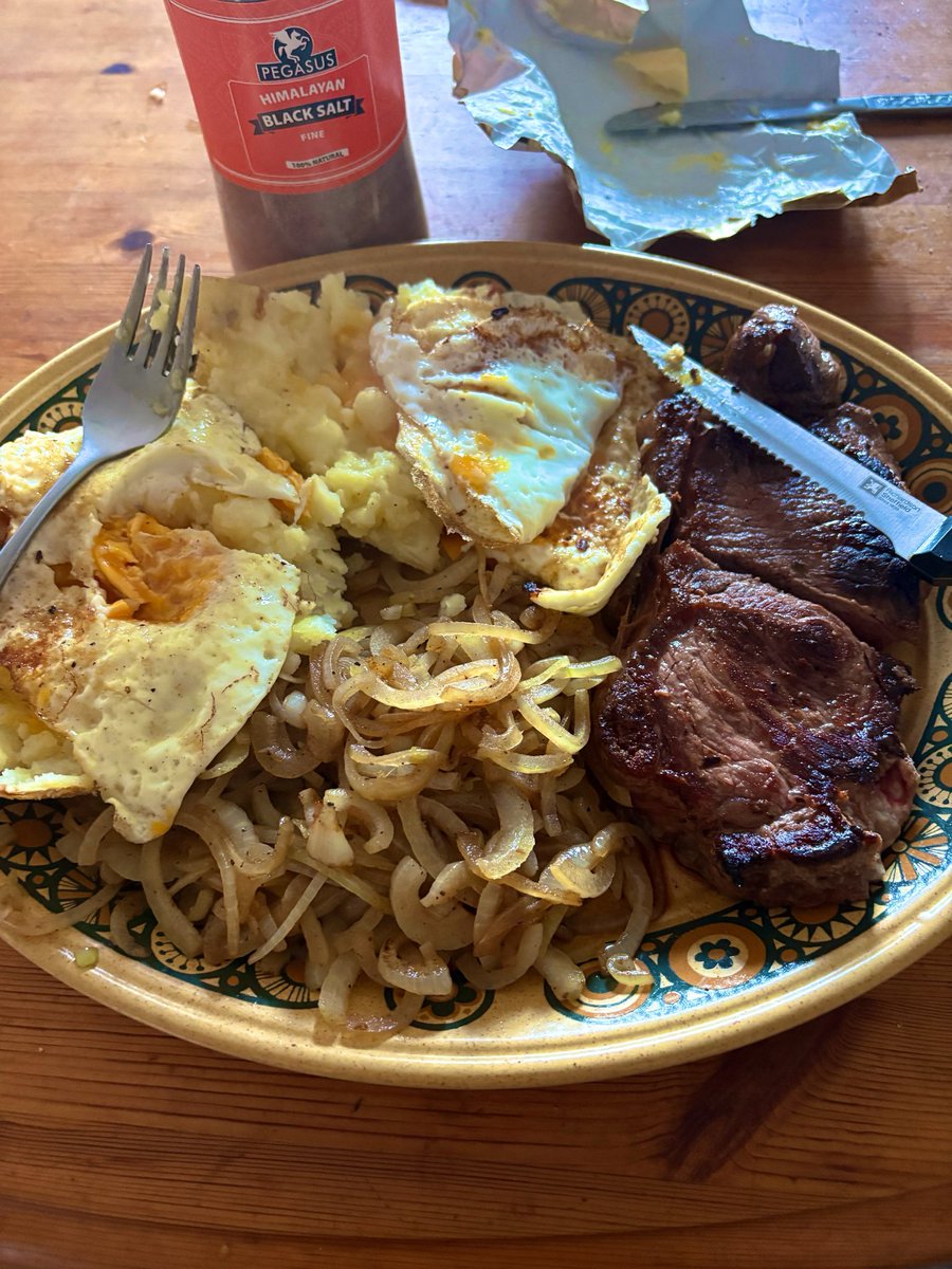 TopGJZeus's tweet image. 🫡⛩Great dinner after leg day
Steak🥩Onion x2🧅🧅Egg x3🍳🍳🍳Jacket potato x2 with butter🥔🥔🧈
Plus Himalayan Black Salt and Pepper
Gotta feed the gains #realfood #protein 
 @getfireblood 🔥🩸@ProfStanciu 🤜🏻🤛🏽