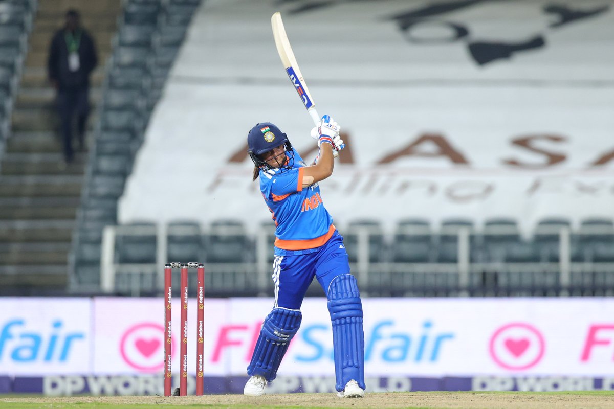 BCCIWomen's tweet image. WHAT. A. FINISH 🔥
 
A blistering 5️⃣1️⃣(26) stand between Harmanpreet Kaur &amp;amp; Richa Ghosh powers #TeamIndia to 1️⃣9️⃣2️⃣

Updates ▶️ bit.ly/SAWvINDW-3rdT2…

#SAvIND | @ImHarmanpreet | @13richaghosh