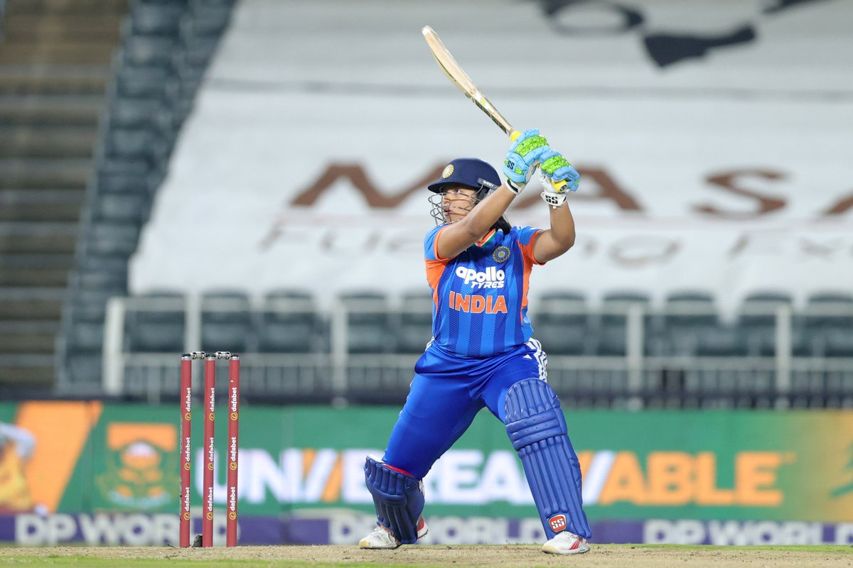 BCCIWomen's tweet image. WHAT. A. FINISH 🔥
 
A blistering 5️⃣1️⃣(26) stand between Harmanpreet Kaur &amp;amp; Richa Ghosh powers #TeamIndia to 1️⃣9️⃣2️⃣

Updates ▶️ bit.ly/SAWvINDW-3rdT2…

#SAvIND | @ImHarmanpreet | @13richaghosh