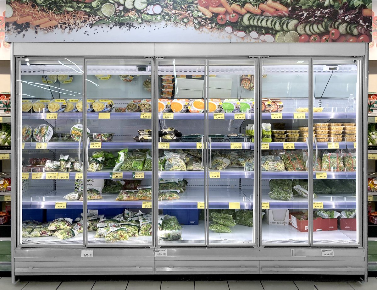 whatsontheshel1's tweet image. Mashed potatoes, soups, broths and fresh bagged salads ready to eat in the supermarket fridge

stock.adobe.com/contributor/21…

#Mashedpotatoes #soups #broths #supermarket #fridge