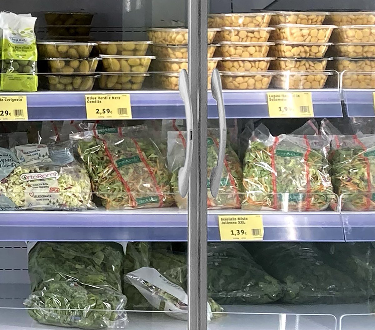 whatsontheshel1's tweet image. Mashed potatoes, soups, broths and fresh bagged salads ready to eat in the supermarket fridge

stock.adobe.com/contributor/21…

#Mashedpotatoes #soups #broths #supermarket #fridge