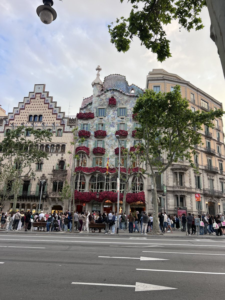 aminebrown7's tweet photo. Im in love with Barcelona ❤️✨ https://t.co/1UGQJ4IdSV