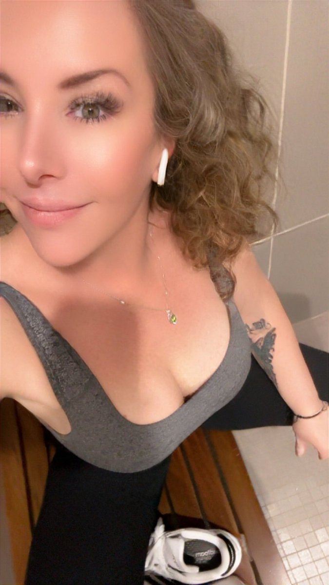 Fuck it all, Love Molly 💋 tweet media