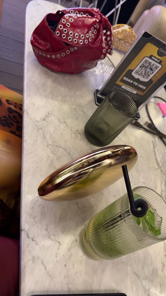 xx_elizabeth tweet media